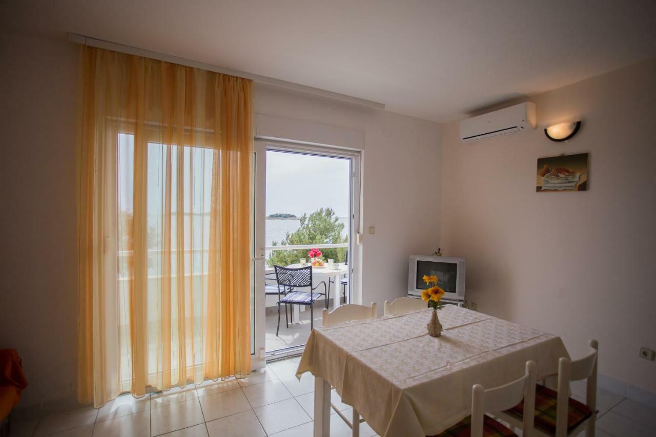 Apartments Gloria Primošten Εξωτερικό φωτογραφία