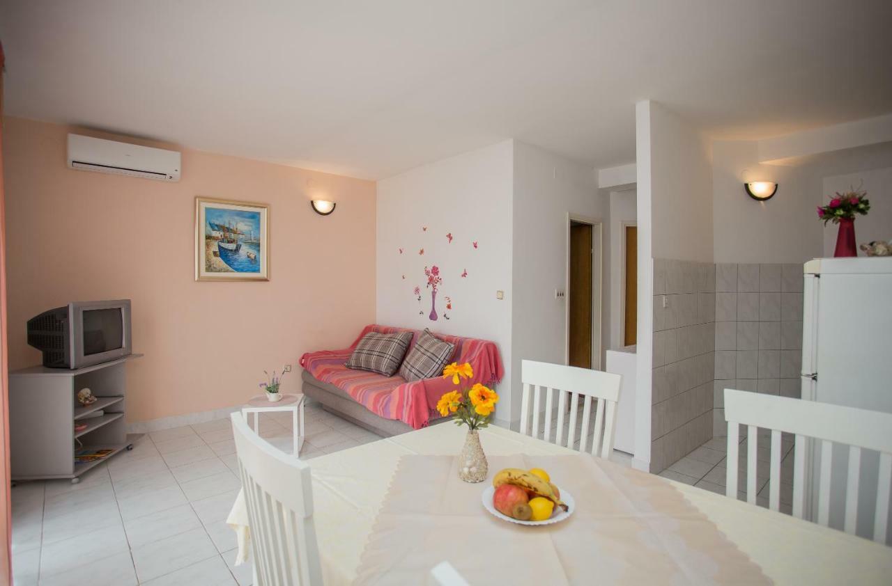 Apartments Gloria Primošten Εξωτερικό φωτογραφία
